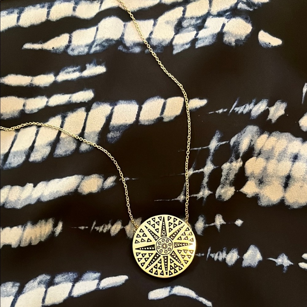 Gold Pendant Necklace